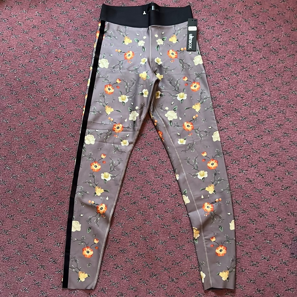 Brand new with tags Ultracor leggings size Medium